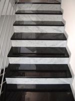 Treppenanlage Trittstufen Schwarzer Granit 'Star Galaxy' Setzstufen weier Carrara Marmor